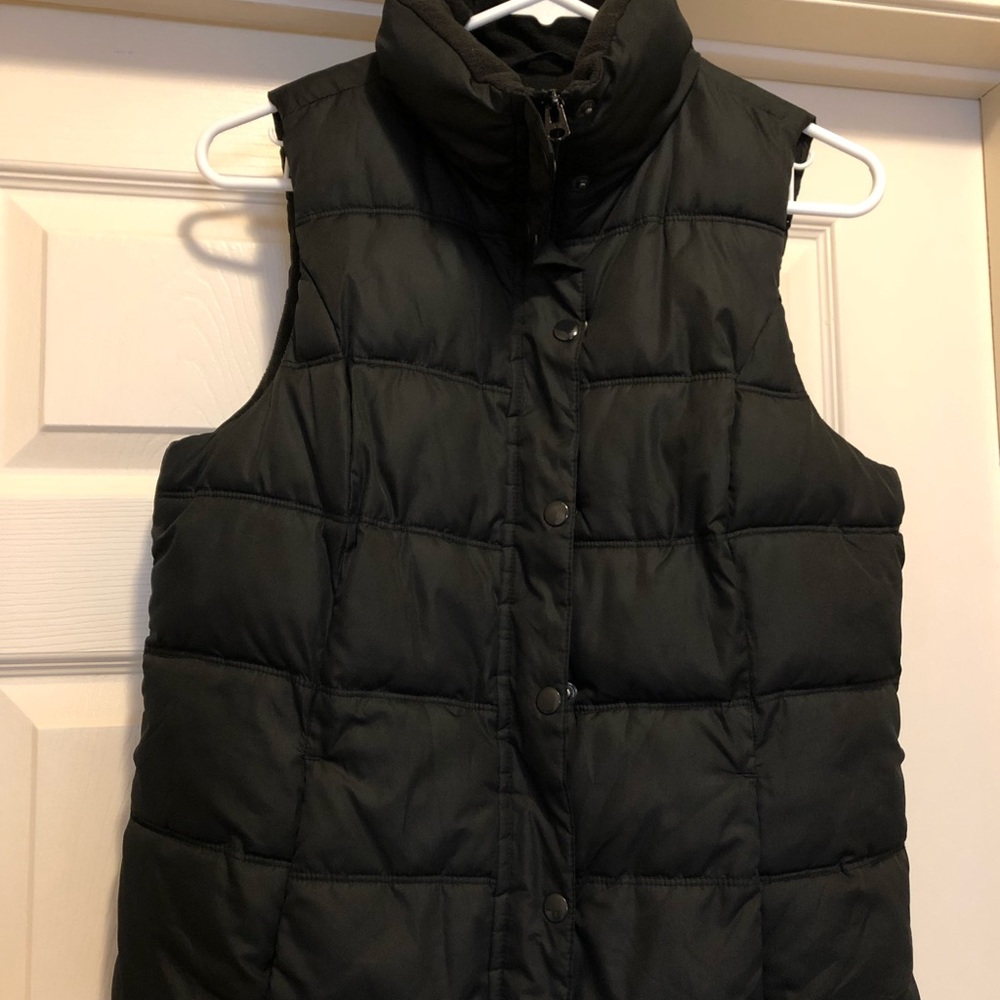 OLD NAVY PUFFER VEST - Small, great condition